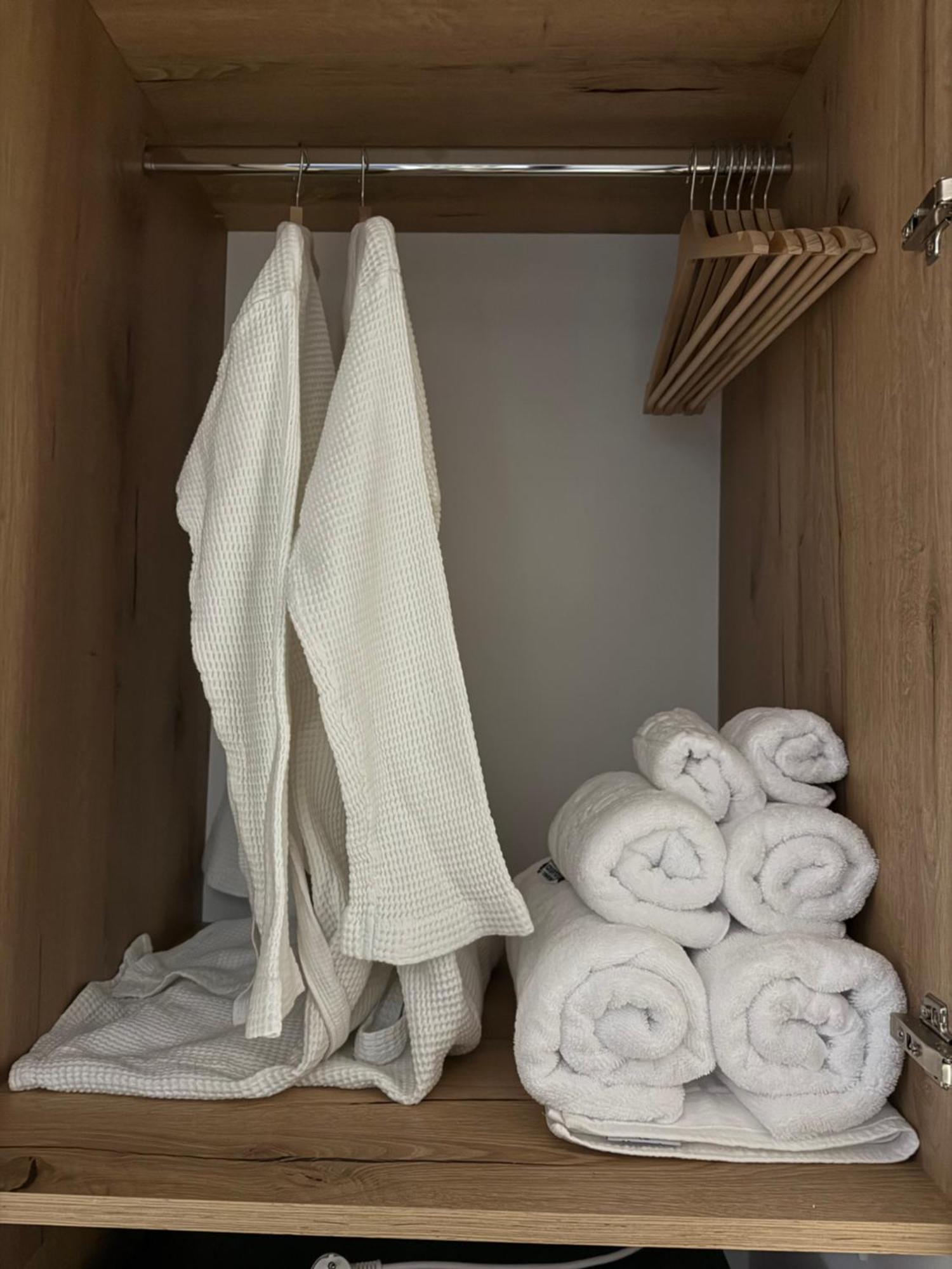 Aman 20 Apartment Крайова Екстериор снимка