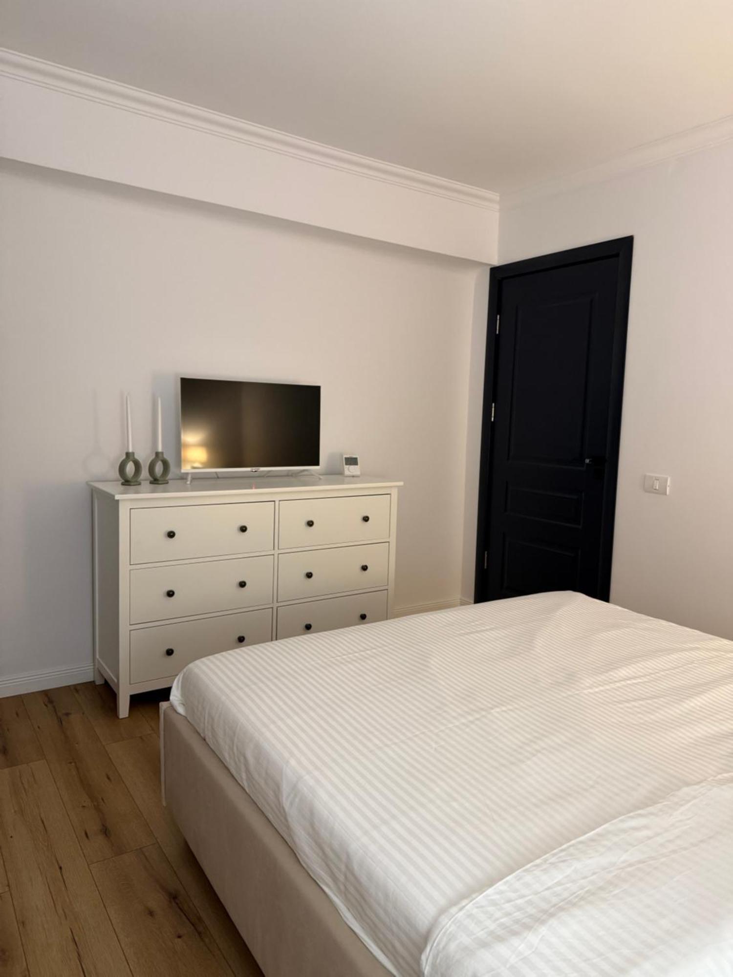 Aman 20 Apartment Крайова Екстериор снимка