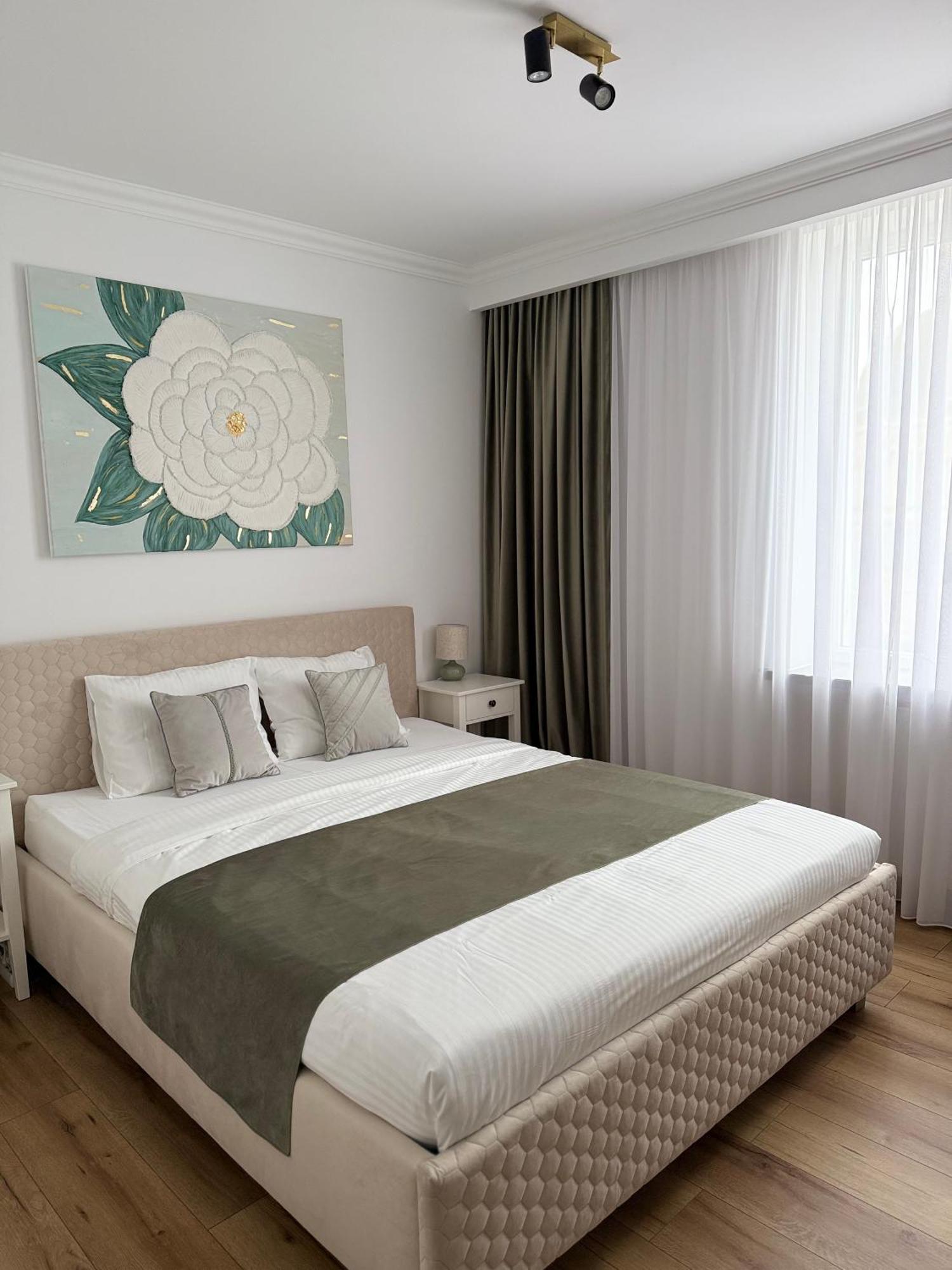 Aman 20 Apartment Крайова Екстериор снимка