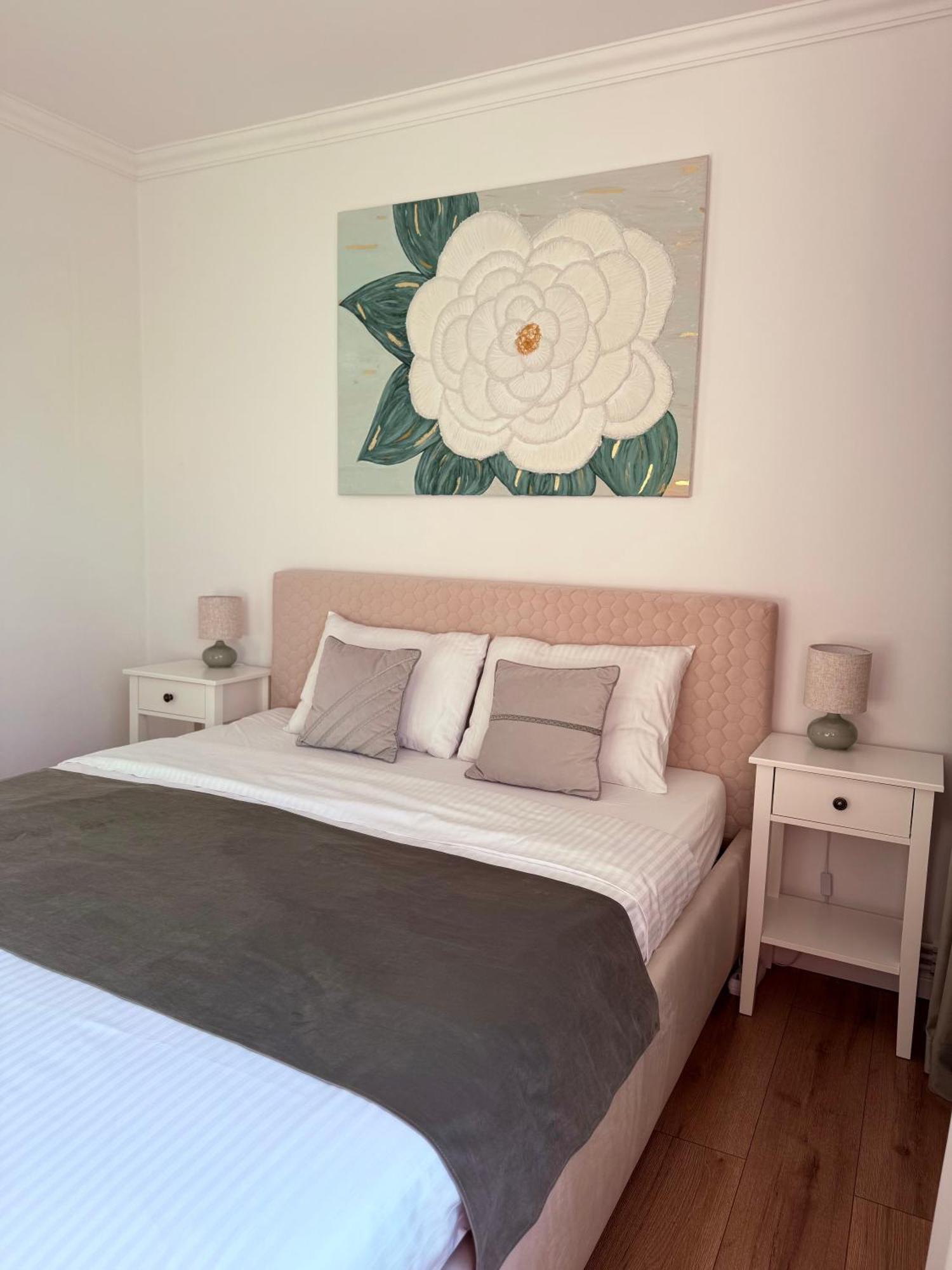 Aman 20 Apartment Крайова Екстериор снимка
