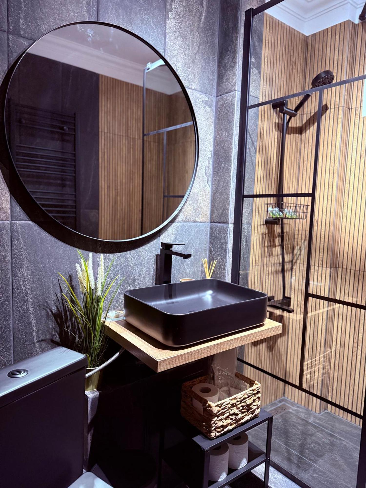 Aman 20 Apartment Крайова Екстериор снимка